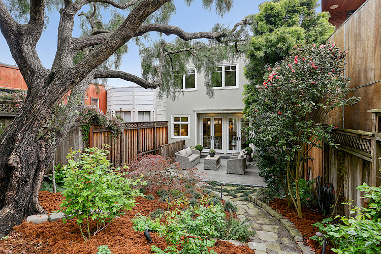 462 Douglass Street 30