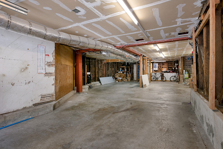 771 Castro Street 32