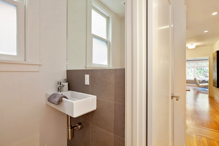 3883 & 3885 20th Street 36