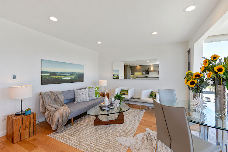 2555 Leavenworth St. #302 4