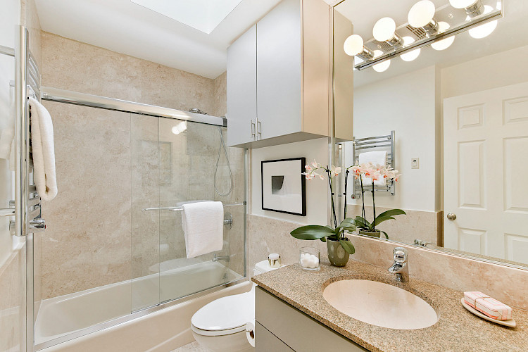 2555 Leavenworth St. #302 23