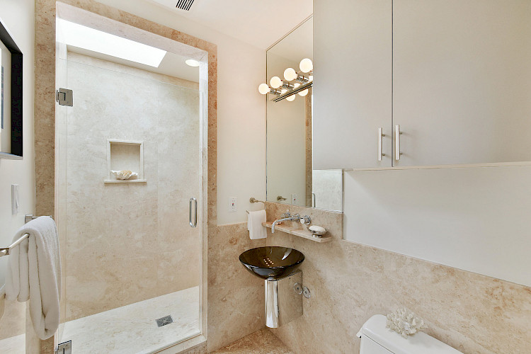 2555 Leavenworth St. #302 20