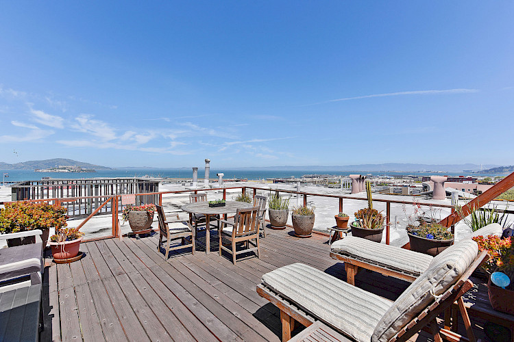 2555 Leavenworth St. #302 26