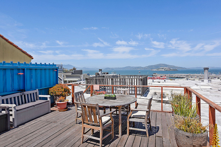 2555 Leavenworth St. #302 25