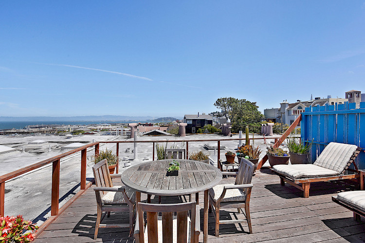 2555 Leavenworth St. #302 24