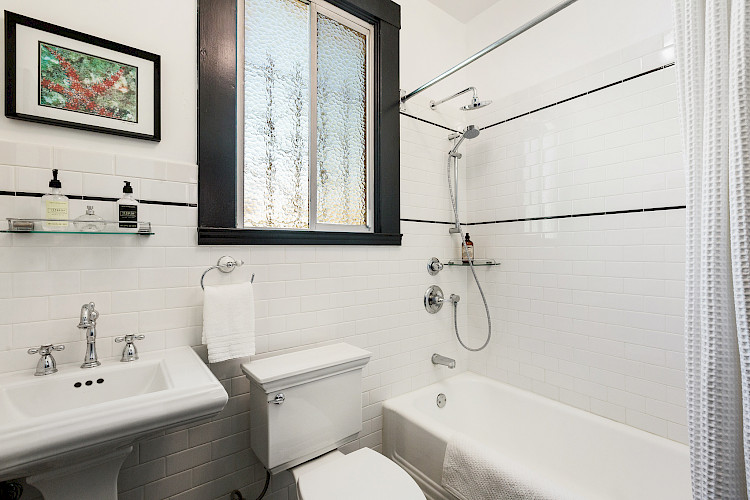 318 Madrid Street 27