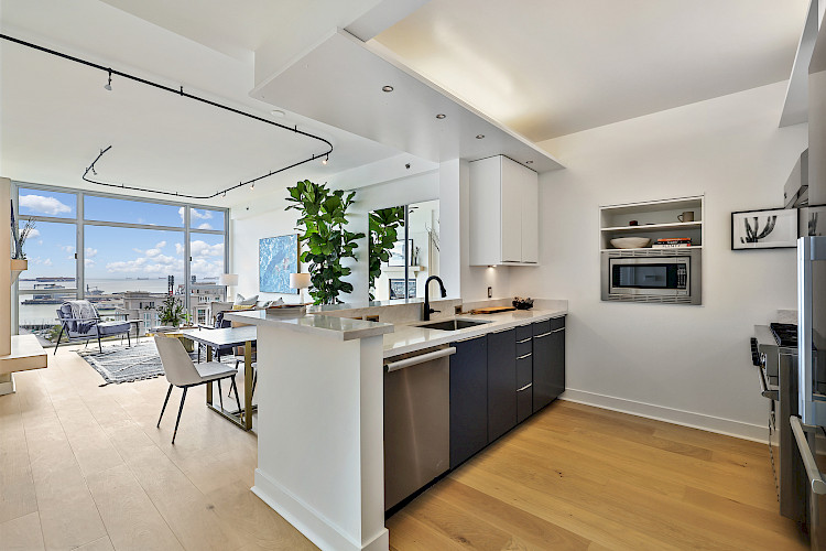 239 Brannan Street #18G 4