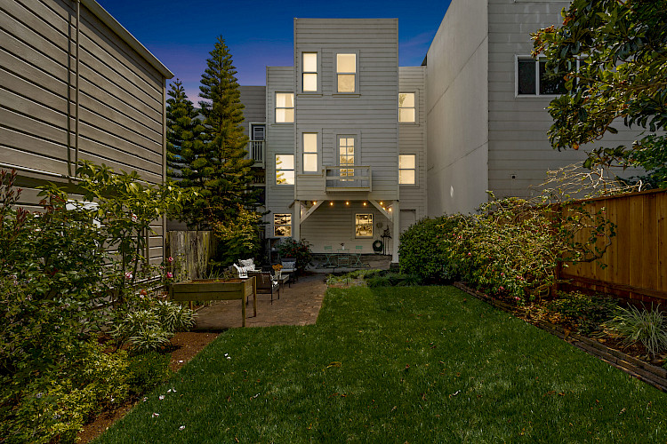 274 28th St. 53