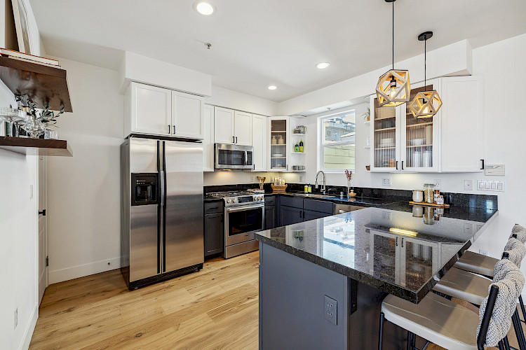 425 14th Street #4 17