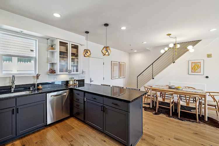 425 14th Street #4 5