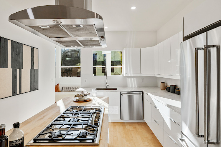 64 Sanchez Street 24