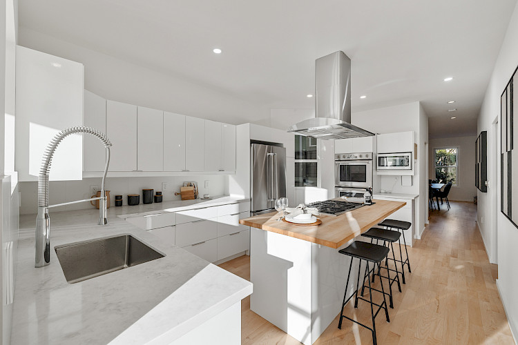 64 Sanchez Street 23