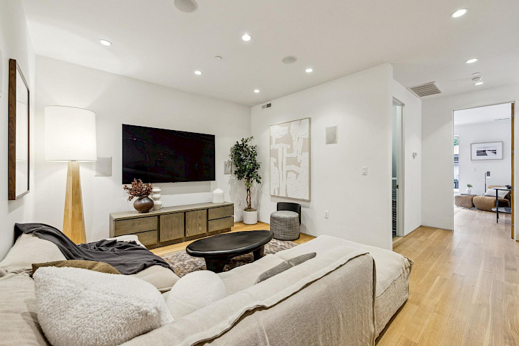 392 Eureka St. 52