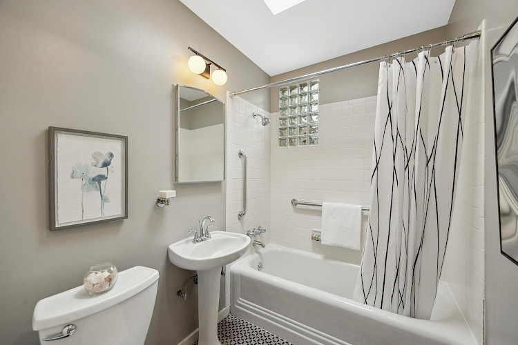 51 Deming St 34