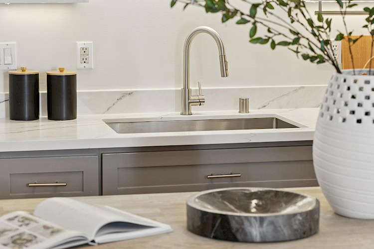 814 Hampshire Street 27