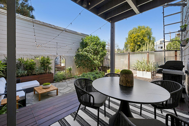 814 Hampshire Street 9