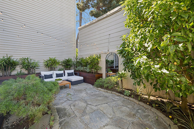 814 Hampshire Street 53