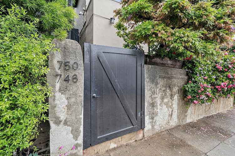 748-750 Elizabeth Street 12