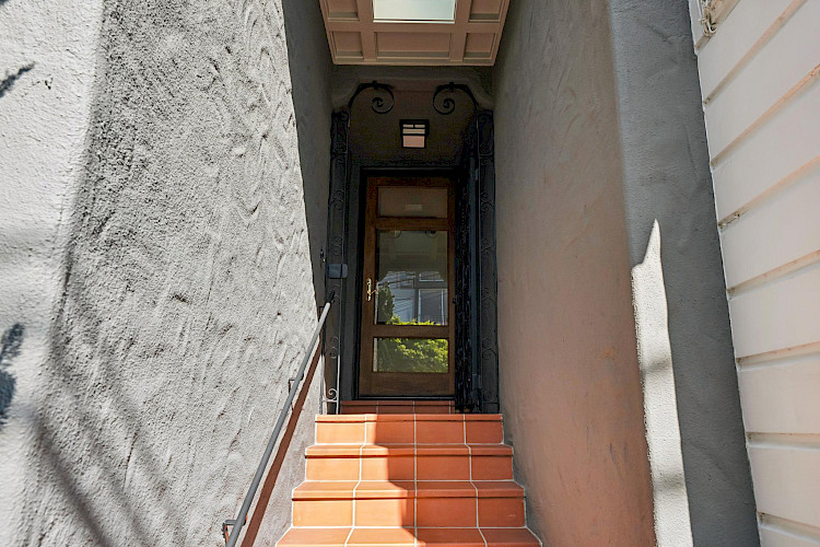 469 Collingwood St 12