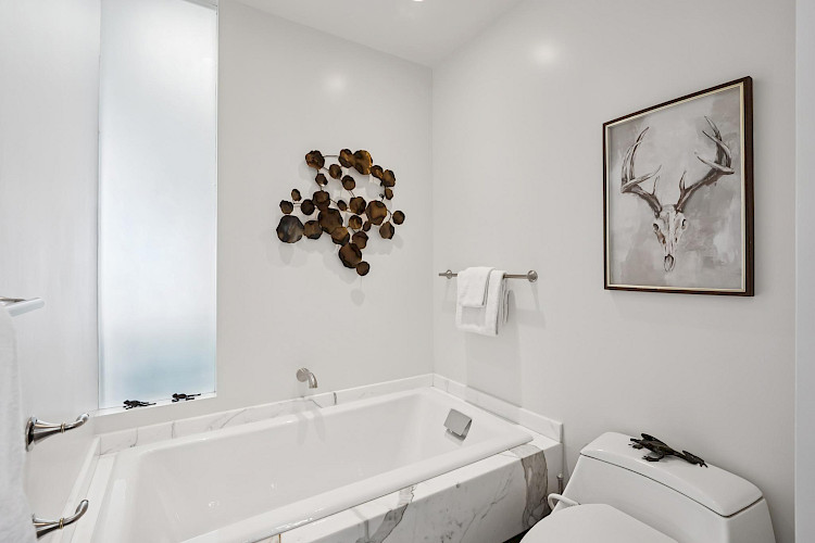 469 Collingwood St 90