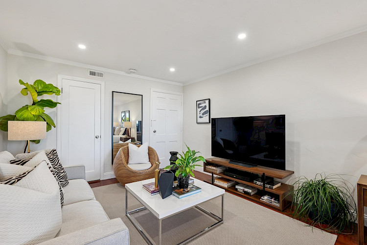 469 Collingwood St 80