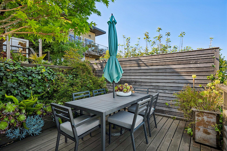 469 Collingwood St 100